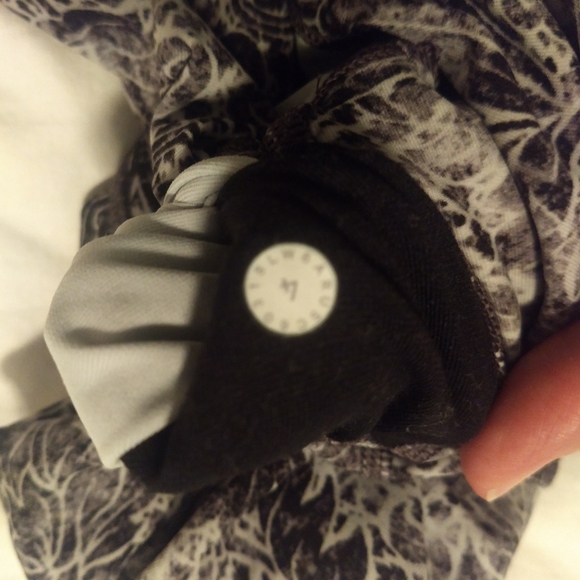 Lululemon Wunder Under Crop - Picture 6 of 8